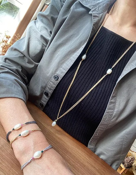 Pearl Bracelet, Oxi