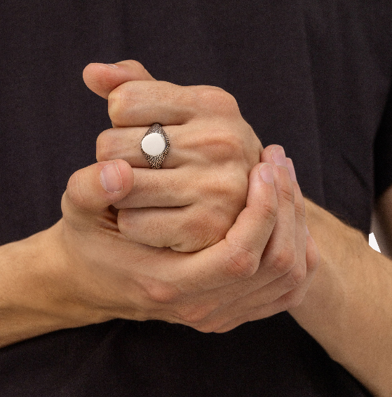 Ellen Signet Ring