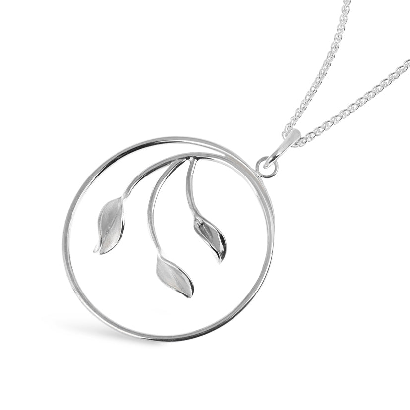 Mavilo Silver Circular Leaf Pendant
