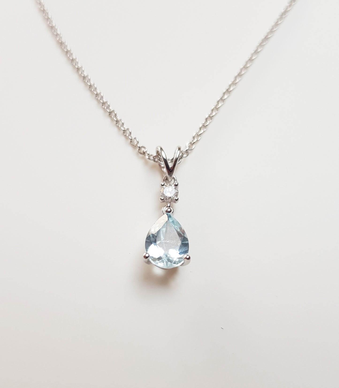 White Gold Aquamarine Pendant