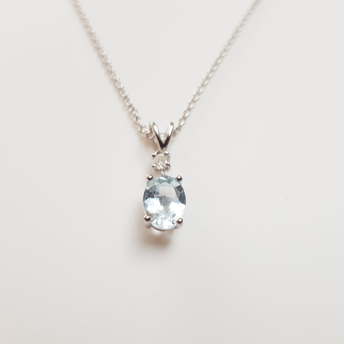 White Gold Aquamarine Pendant