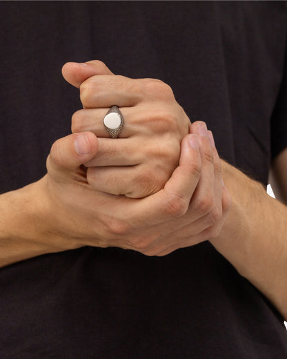 Ellen Signet Ring