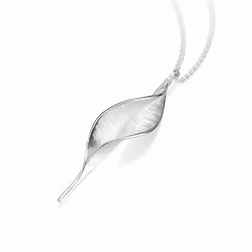 Mavilo Wide Leaf Pendant