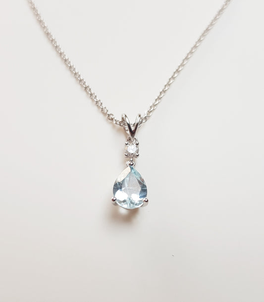 White Gold Aquamarine Pendant